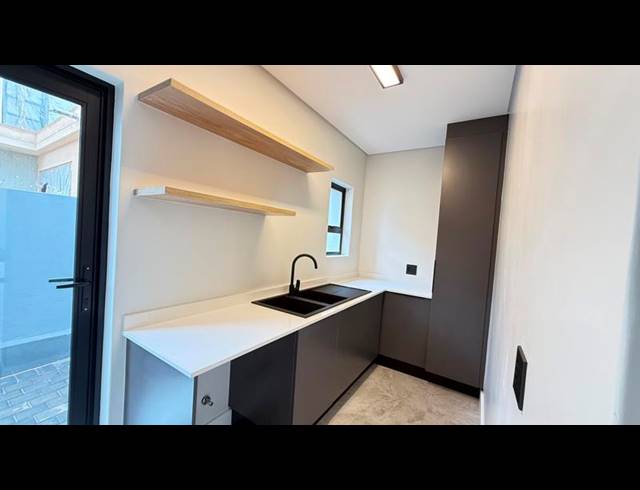 4 BEDROOM HOUSE FOR SALE IN FOUNTAINBROOK ESTATE